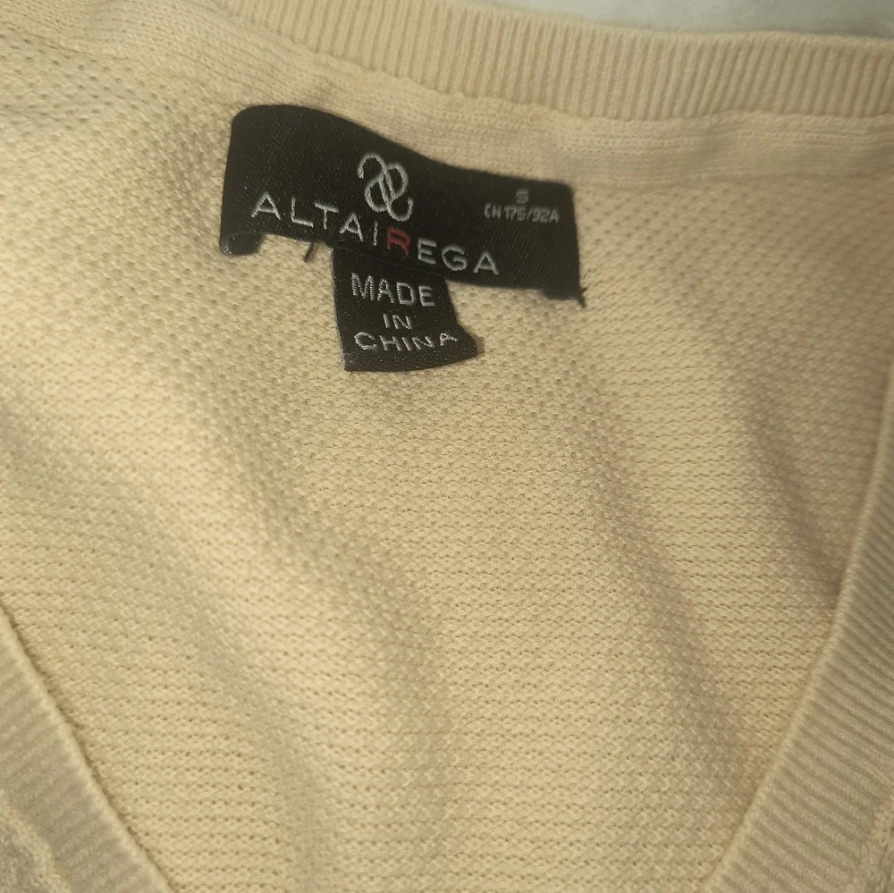 5 men's small shirts.  Misc brands.one need mended see photos.Euc - Picture 5 of 12